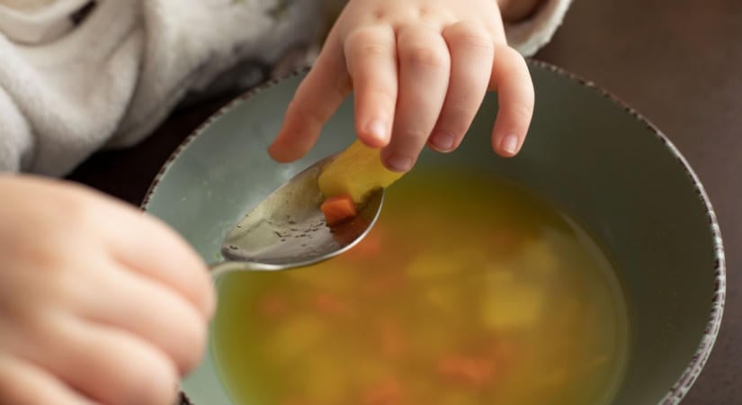 Az őszi szünetben is járhat az ingyenes ebéd, de ezt el kell intézniük a szülőknek