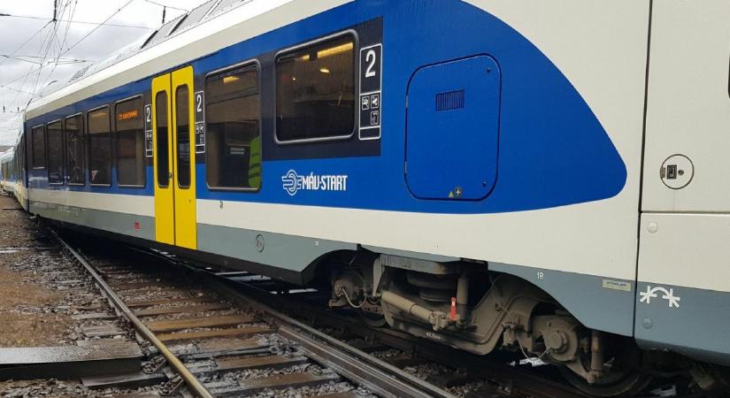 Elgázolt egy embert a vonat Gödön