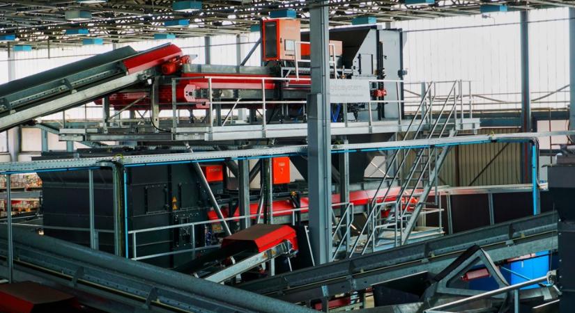 Még több italcsomagolás kap új életet: újabb automatizált DRS hulladékfeldolgozó üzemmel erősít az ALTEO Csoport