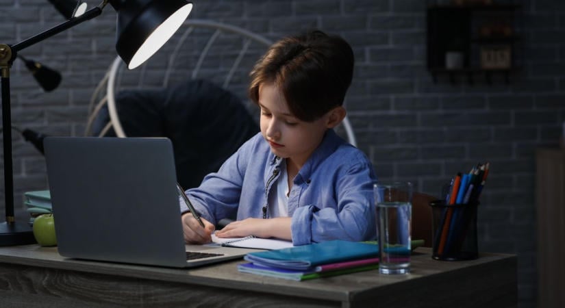Laptopot kaphatnak az iskolások, ezt kell elintézniük a szülőknek