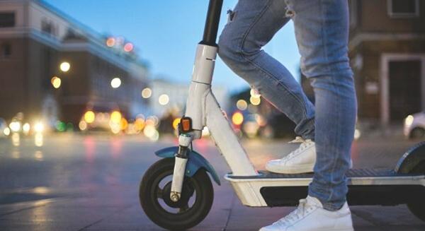 Vitézy: az emberek dönthetnek arról is, hány éves kortól lehessen elektromos rollert vezetni de a gyorshajtókról is