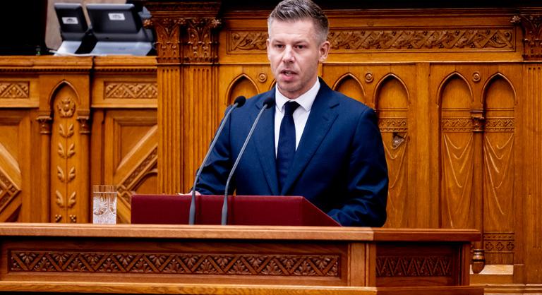 „Nagyon gyenge terelés. Nem kéne inkább elmondani az igazságot?” – ismét üzent Magyar Péter Áder Jánosnak