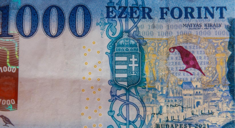 Nincs mese, itt a feketeleves: váratlanul gyengülni kezdett a forint, megérezzük a devizák drágulását