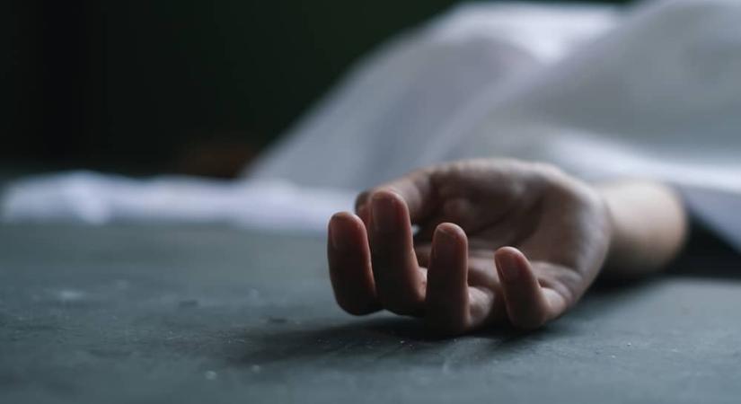Emberi testrészekkel fenyegetőzött a temetkezési vállalkozó