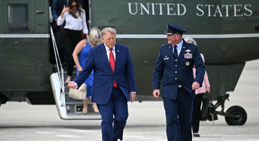 Mindenki azt hitte, Trump az Air Force One-on van, közben már másik gépen repült  videó