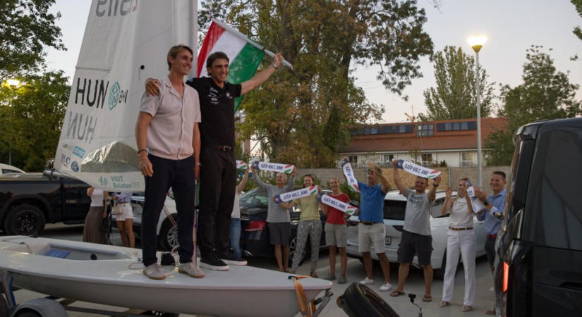 Hajón gurult be – a Kékszalag Portban köszöntöttük a világbajnok Vadnai Jonatánt