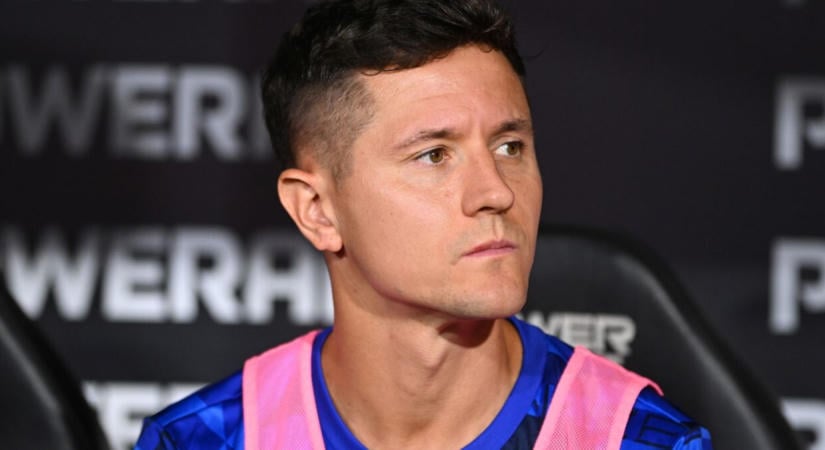 Játszott Manchesterben és a PSG-ben, keresett 24 milliárd forintot, most ingyen focizik