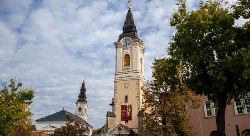 Nagyobb a baj, mint hitték: 15 millió forint kell a kecskeméti Barátok templomának felújítására