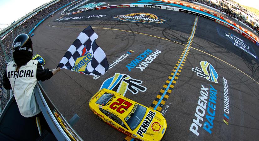 2024-ben is marad Phoenixen a NASCAR bajnokavatója