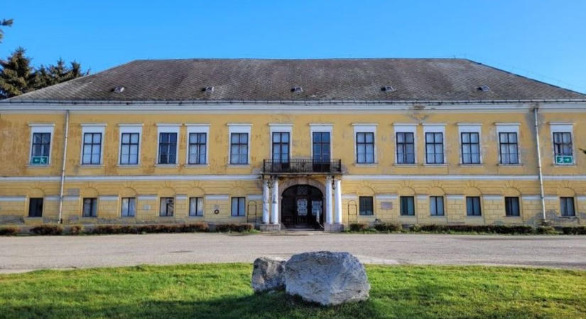 Főúri ragyogástól a gyógyításig: a kisbéri Batthyány-kastély különleges története
