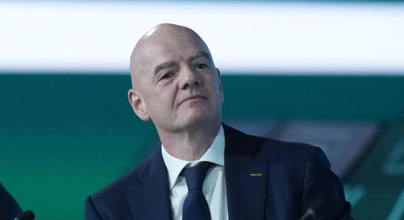 A FIFA kitart privatizációs elképzelése mellett