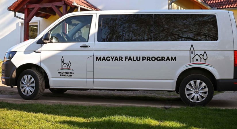 Falubuszok a tengerparton: ez lesz az előző kormány által indított program sorsa, megszólalt a minisztérium