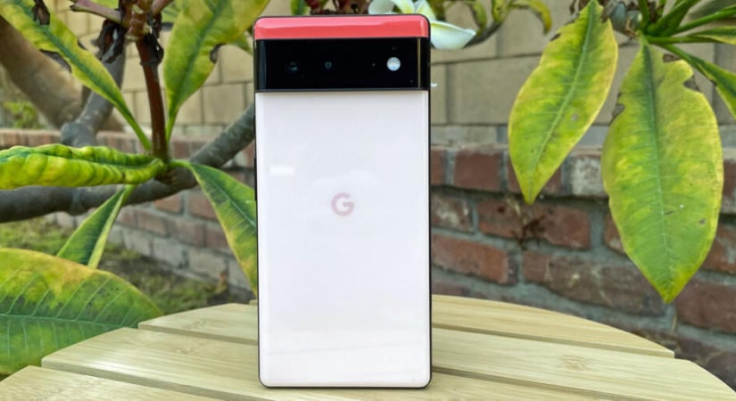 Végleg elengedte a Google a legnépszerűbb mobilja kezét