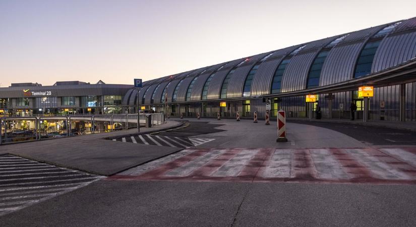 Felcsaptak a lángok a Ferihegyi repülőtérnél, nagy erőkkel vonultak ki a tűzoltók