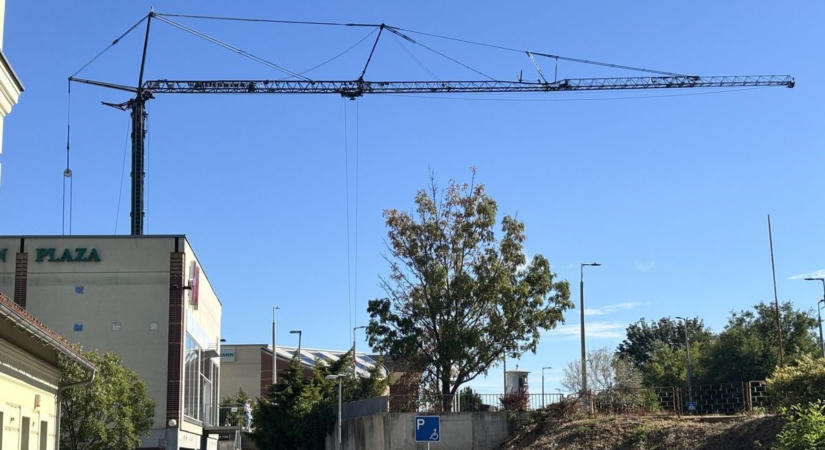 Lezárták a Balaton Plaza parkolóját darus építkezések miatt (galéria  videó)