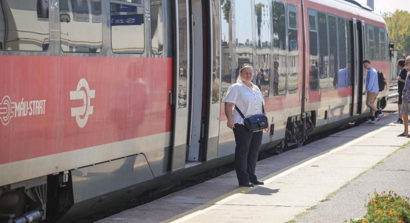 Vasúti bombafenyegetés Dombóváron: több száz emberről kellett gondoskodni az állomáson, lebénult két vonal
