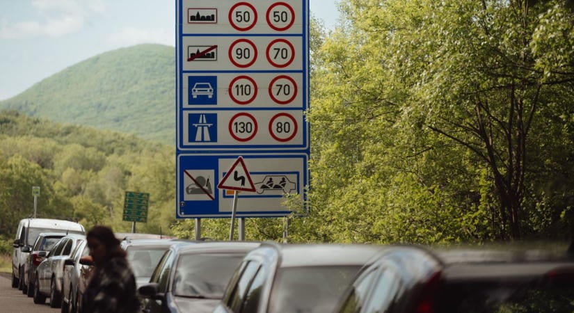 Most már külföldön is feltűnt, hogy valamiért nagyon más Magyarországon az üzemanyag: megmozdultak a határ túloldalán, átjárnak tankolni – sokat tudnak spórolni, de pórul járhatnak