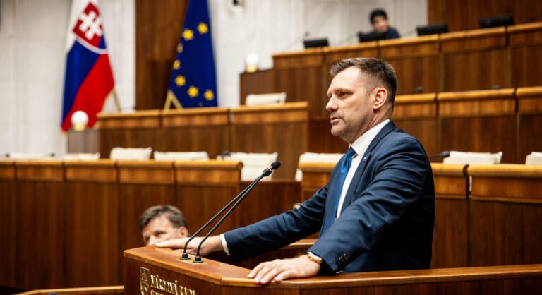 Taraba visszatért a parlamentbe, frakció nélküli képviselő lesz
