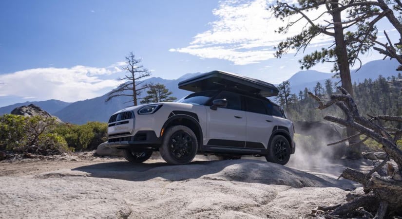 Nevéhez hű változatot kapott a Mini SUV-ja