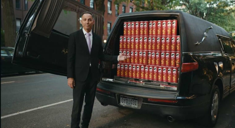 Napi büntetés: 200 évre elegendő chipszet kap, aki belemegy, hogy egy Pringles dobozban temessék el