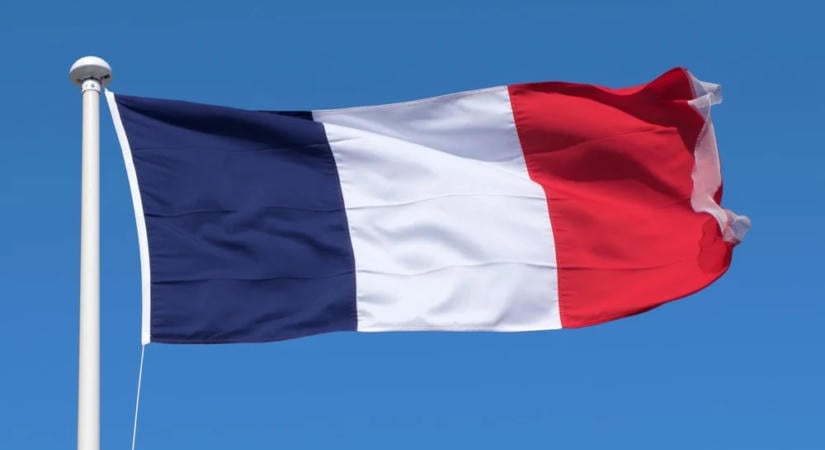 Lángoló autók és több száz letartóztatás a francia tüntetésen