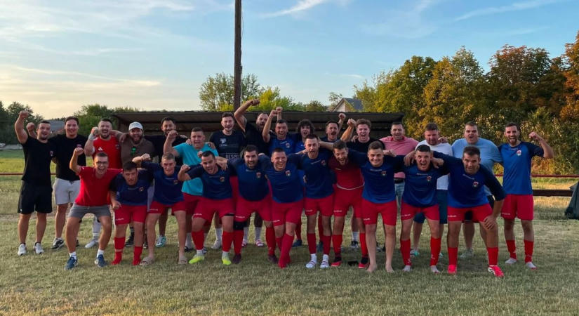 Ettől Panenka is a fejéhez kap, Piliscséven büntetőt fejelt ki a kapus videó