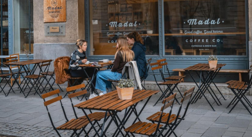 Európai díjat nyert egy budapesti kávézó: itt a legjobb magyar kávézók toplistája, Szegedről és Kiskőrösről is van rajta hely