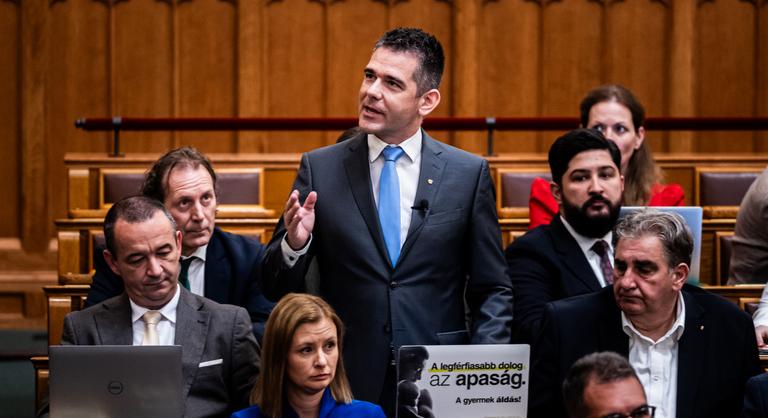 Novák Előd szerint a honvédség „félig-meddig titokban támogatta” az idei Pride-felvonulást