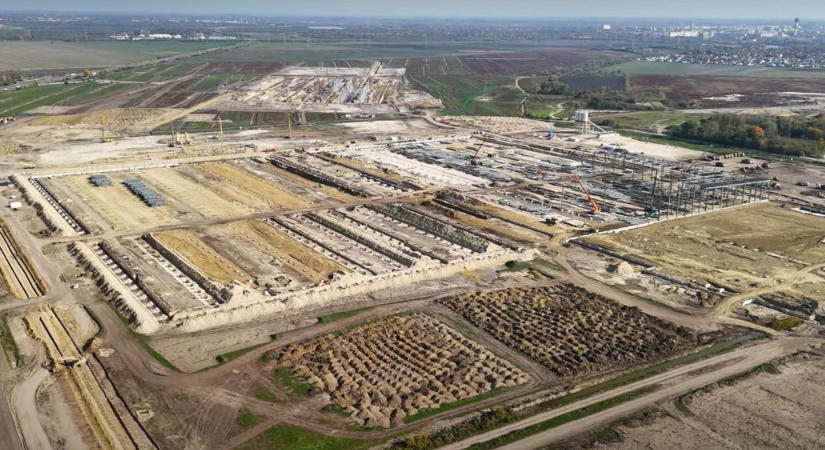 Elfogadhatatlan körülményekre panaszkodnak az épülő szegedi BYD-gyárban