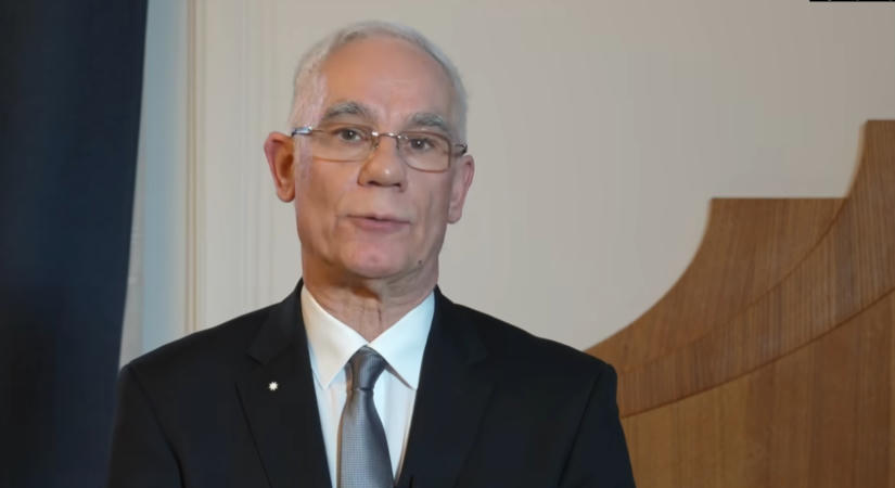 Balog Zoltánnak visszavonták a diplomata-útlevelét, Habony Árpád még nem adta vissza az övét