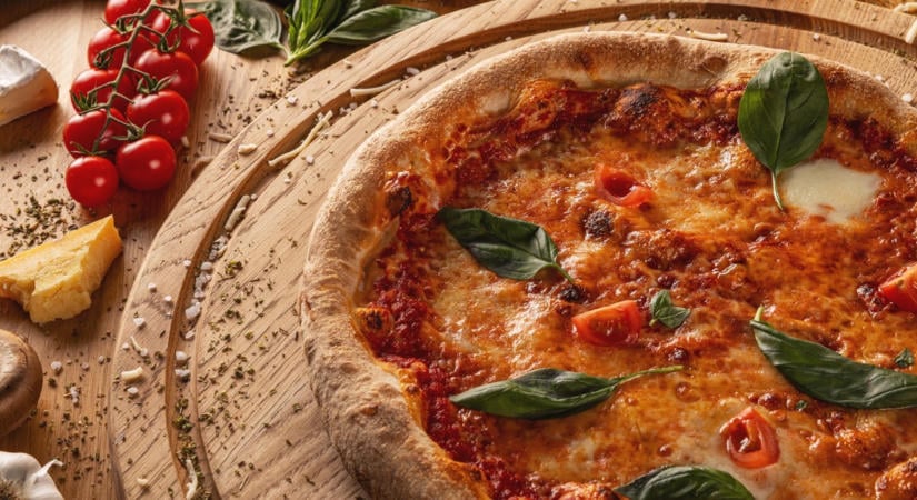 Az olasz pizzamesterek féltve őrzött titka: egyetlen kanálnyi ebből, és nem szárad ki a tésztád