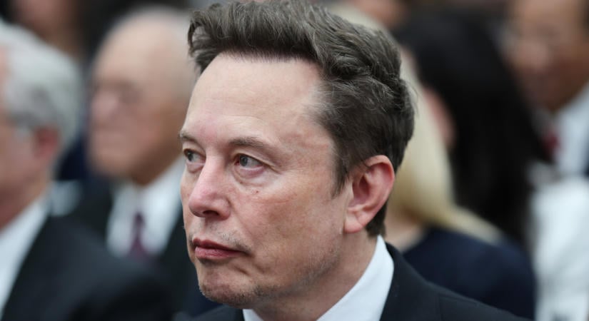 Elon Musk bejelentette: egyesülhet a SpaceX és a Tesla