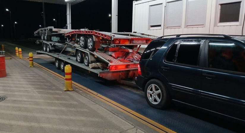 Négy további trélert vitt a tréleren az M5-ösön, de nem ez volt a legnagyobb baj  videó