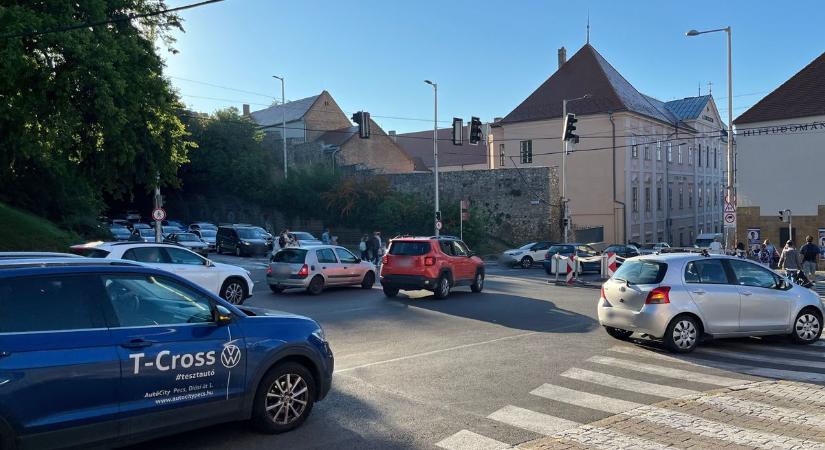 Ez valami elképesztő: itt a bizonyíték, egyre agresszívebb a közlekedés Pécsen