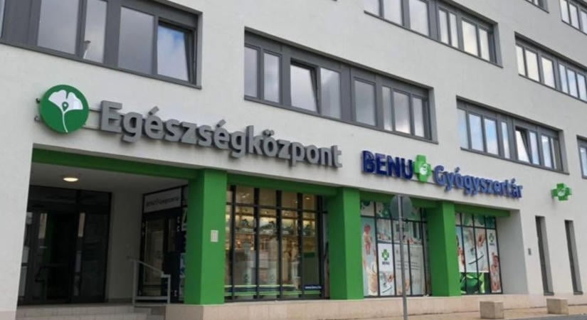 Zöld energiára vált Kiskunfélegyháza: nyolc önkormányzati épületre kerül napelem