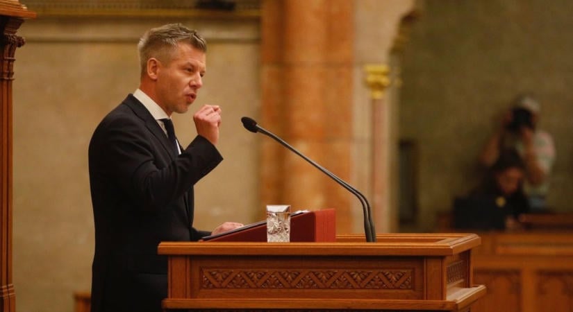 Magyar Péter elárulta: kegyetlenül megvágja a kormány a közmédia állami támogatását