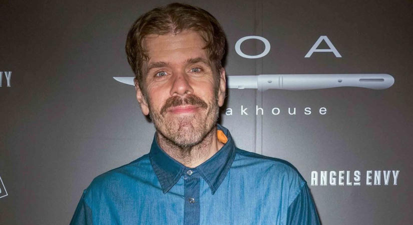 Élő adásban tett kárt magában Perez Hilton sztárblogger: nézők riasztották a rendőröket