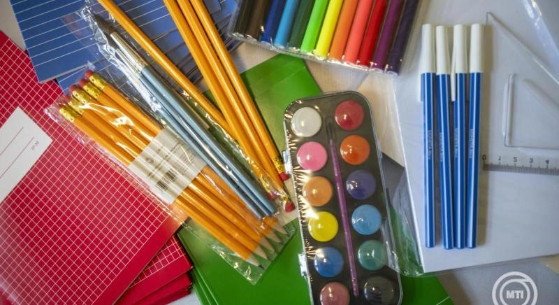 Megfeleltek-e az előírásoknak a tanszerek?