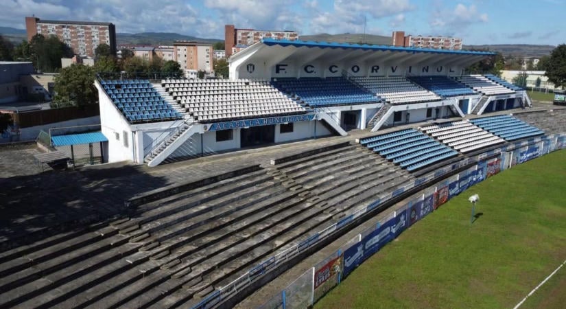 Megkezdődik a Corvinul Stadion lebontása, új arénát építenek Vajdahunyadon