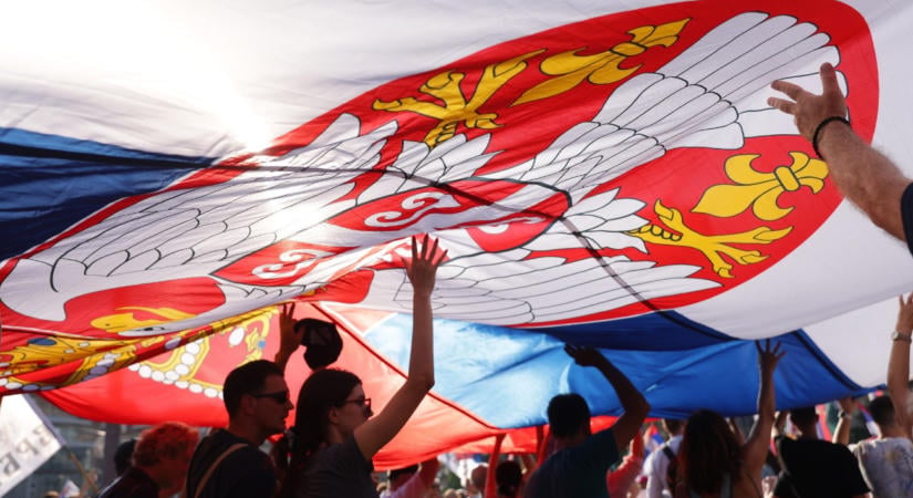 Szerbián a világ szeme – és 16 ezer megfigyelőé
