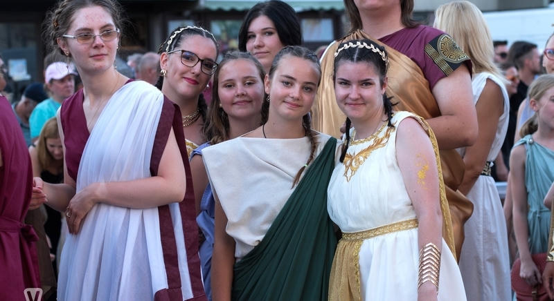 Így vonult Savaria népe szombaton - Jelmezes fáklyás felvonulás
