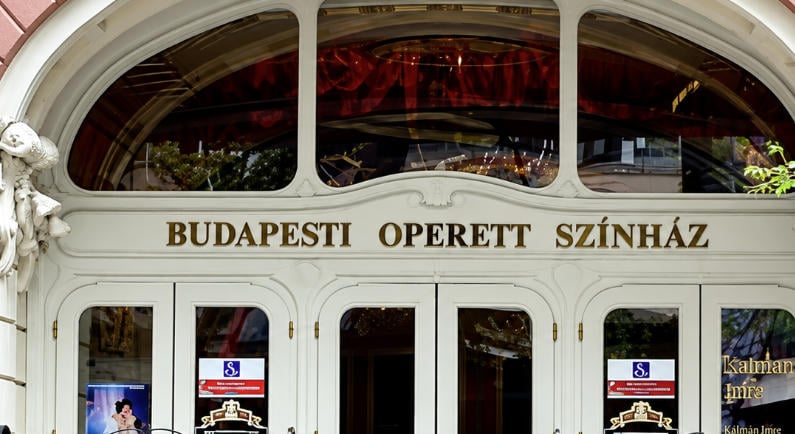 Óriási lázadás az Operettszínházban – Kitálaltak a színésznők a belső helyzetről