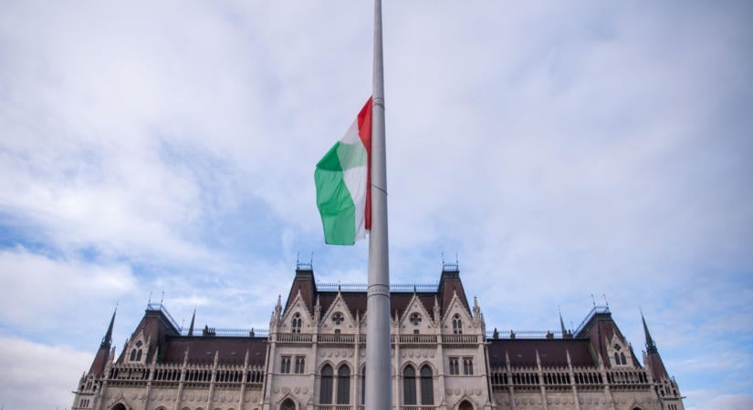 Egymás helyetti szavazás a Médiatanácsról: közokirat-hamisítás miatt feljelentés született