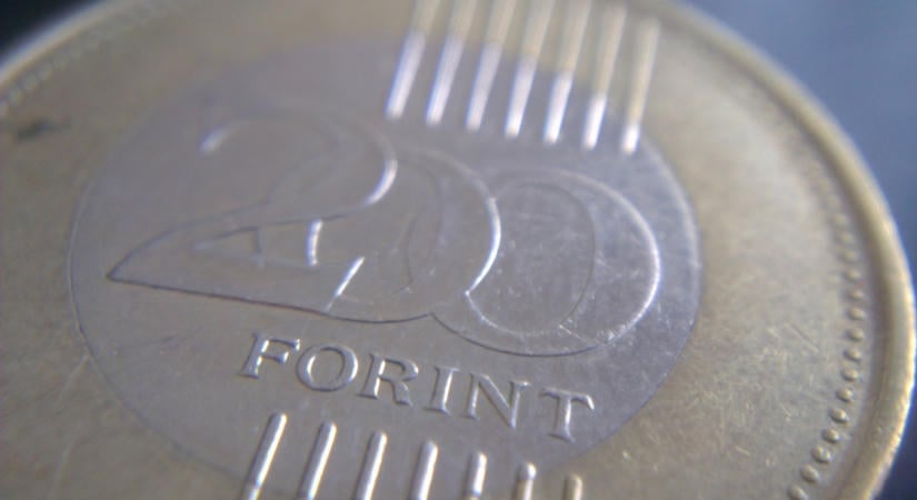 Kedd reggel eldőlt, merre mozdul tovább a forint? Így változott az euró és a dollár árfolyama