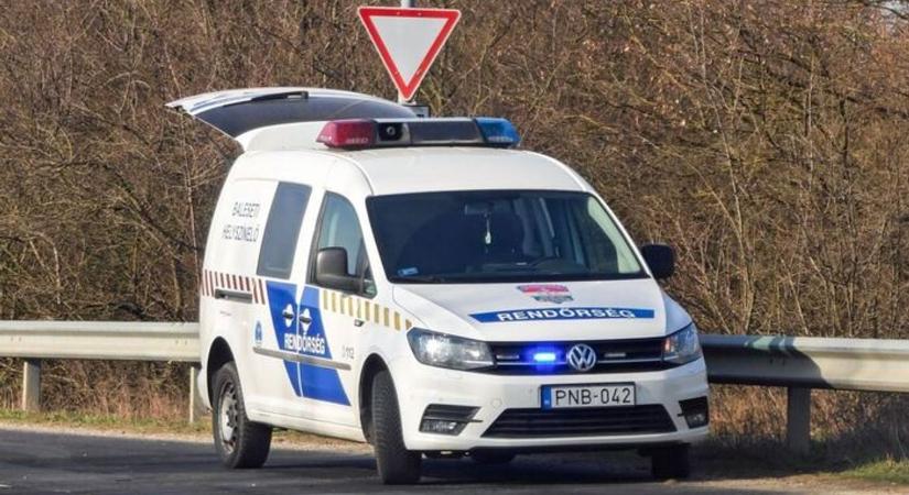 Árokba csapódott egy autó Rátót és Rábagyarmat között