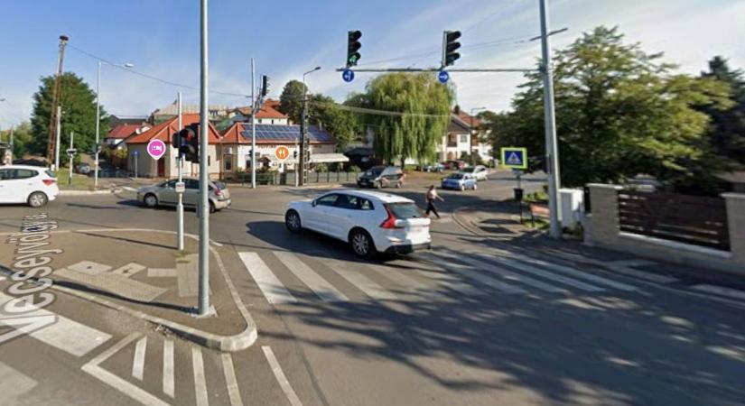 Ilyen forgalomirányítást még biztosan nem láttál! – egy forgalmas egri kereszteződésben zajlott a produkció  videó