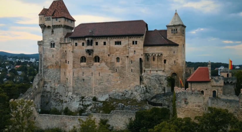 Ez a legszebb vár, amely Győrtől kevesebb mint másfél óra alatt elérhető