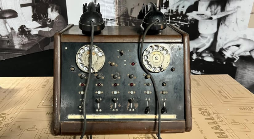Csak telefonhívásra nyílik az ajtó: különleges tárlat a sepsiszentgyörgyi Vörös Csillag múzeumban