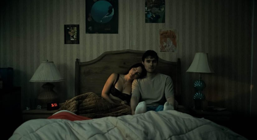 Halloween előtt érkezik a Megszállottság rendezőjének új horrorja, ráadásul teljesen ingyen