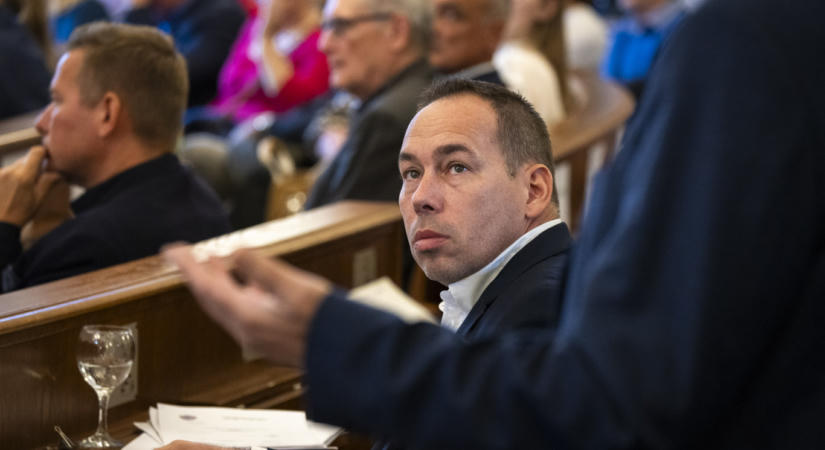 Feljelent egy ex-fideszes képviselőt a győri polgármester egy 13 milliós tanulmány miatt